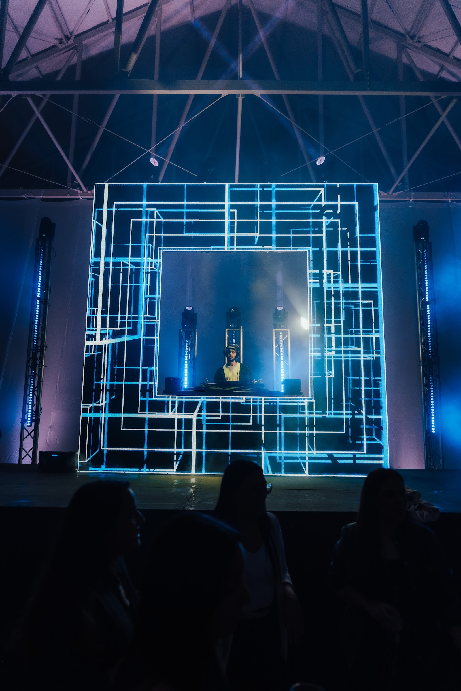 Back LED con visuales y cabina de DJ en Rural del Prado