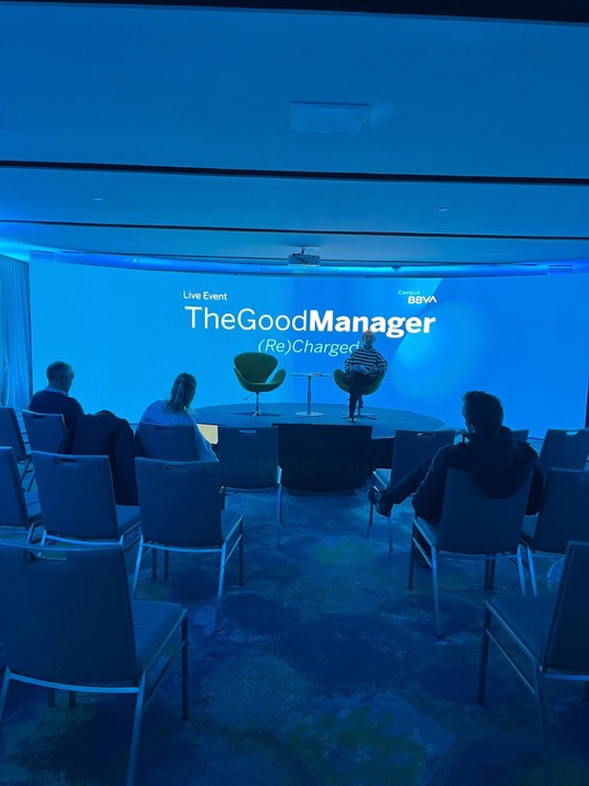TheGoodManager de Campus BBVA en vivo sobre la tarima circular